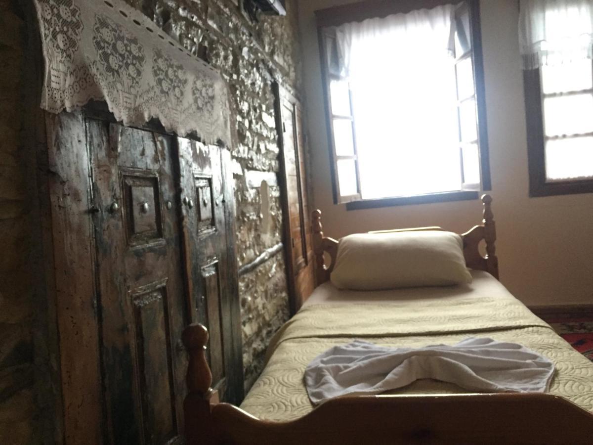 Gjirokastër Guest House Salaria מראה חיצוני תמונה