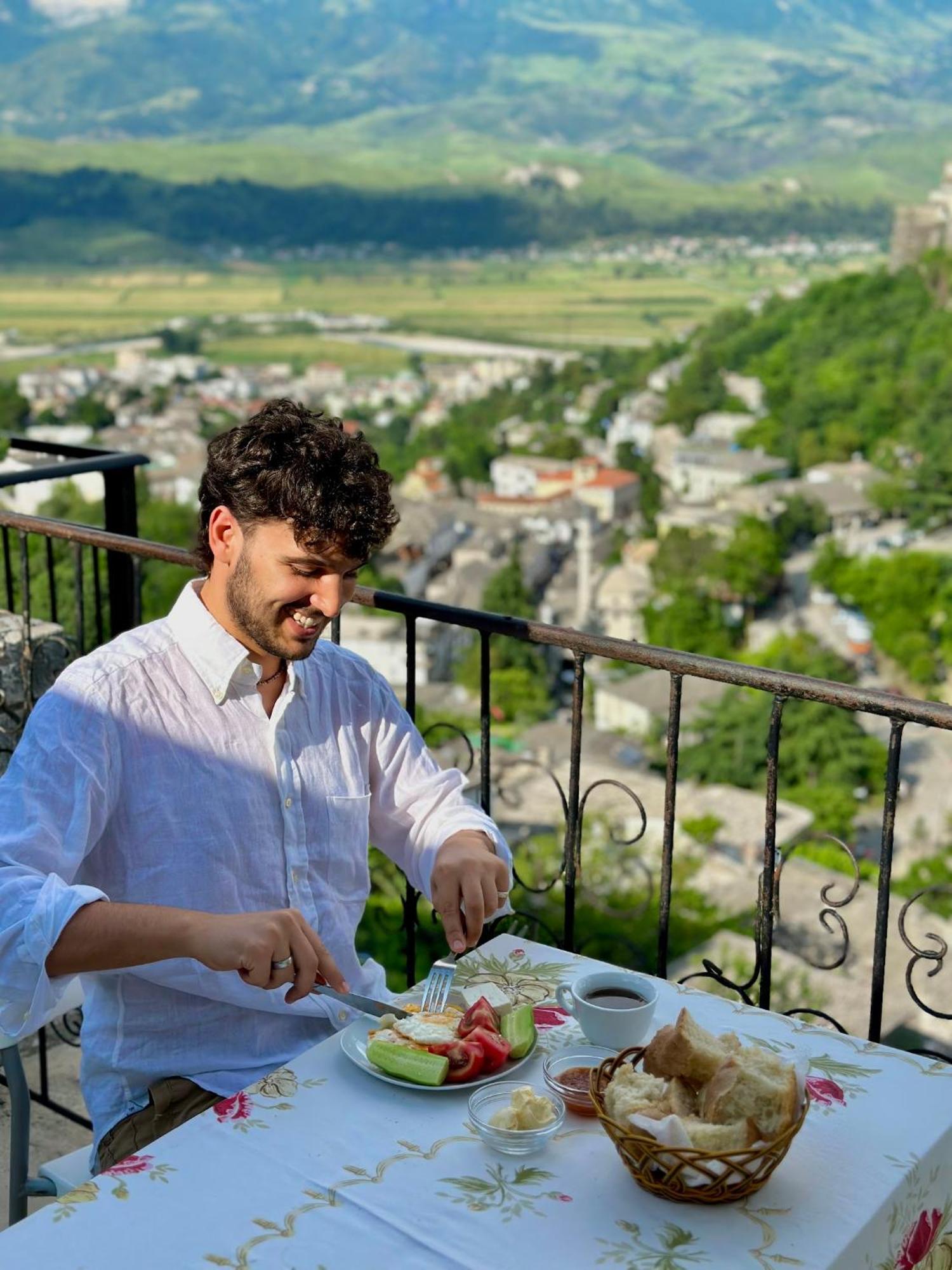 Gjirokastër Guest House Salaria מראה חיצוני תמונה