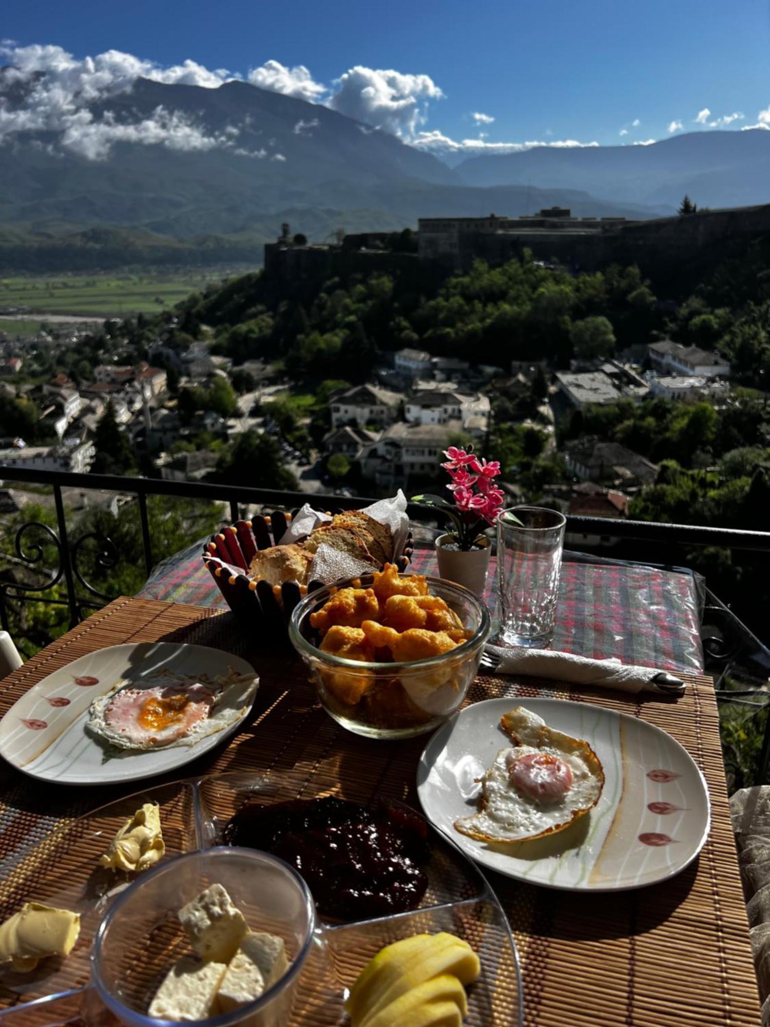 Gjirokastër Guest House Salaria מראה חיצוני תמונה