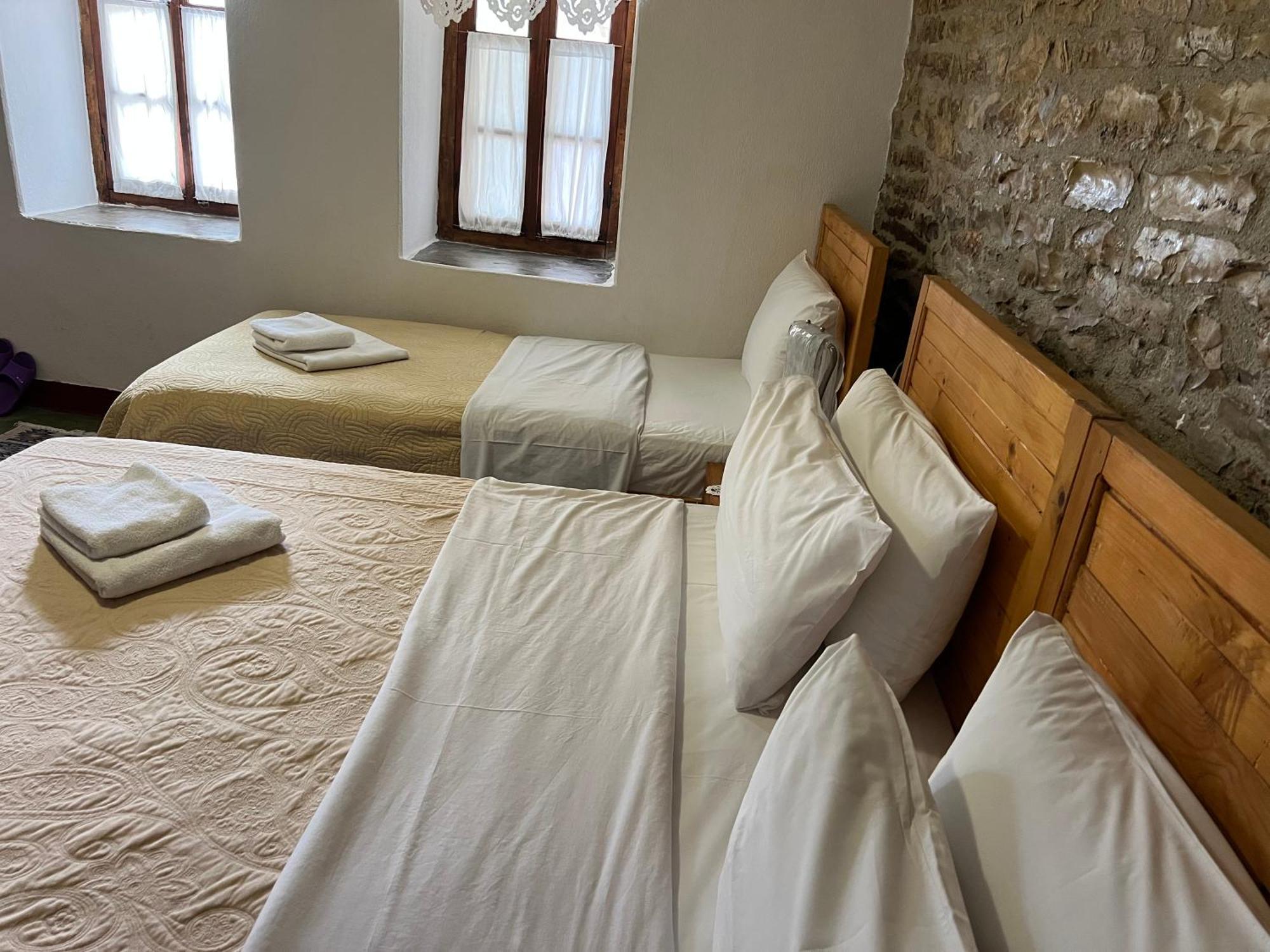 Gjirokastër Guest House Salaria מראה חיצוני תמונה