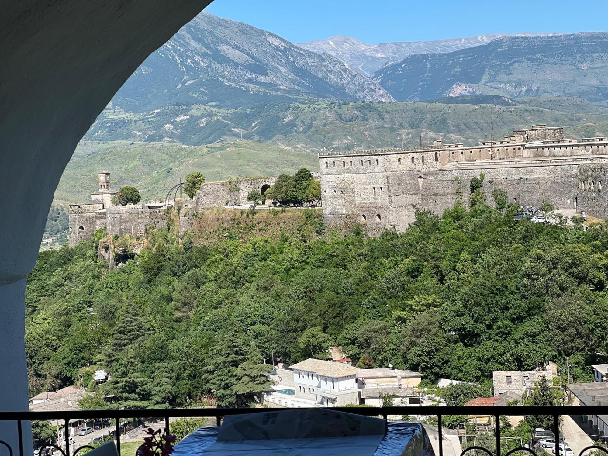 Gjirokastër Guest House Salaria מראה חיצוני תמונה