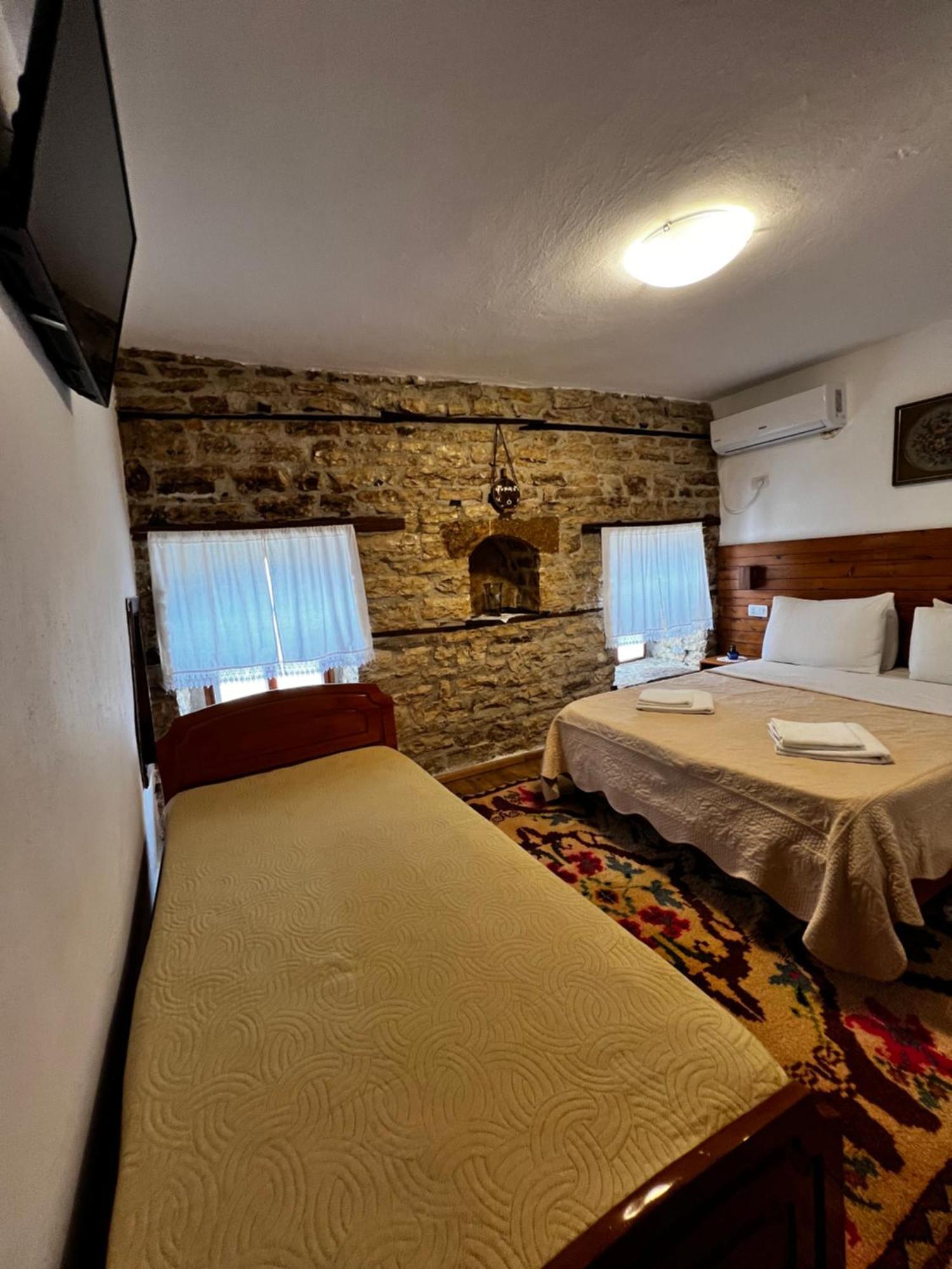 Gjirokastër Guest House Salaria מראה חיצוני תמונה