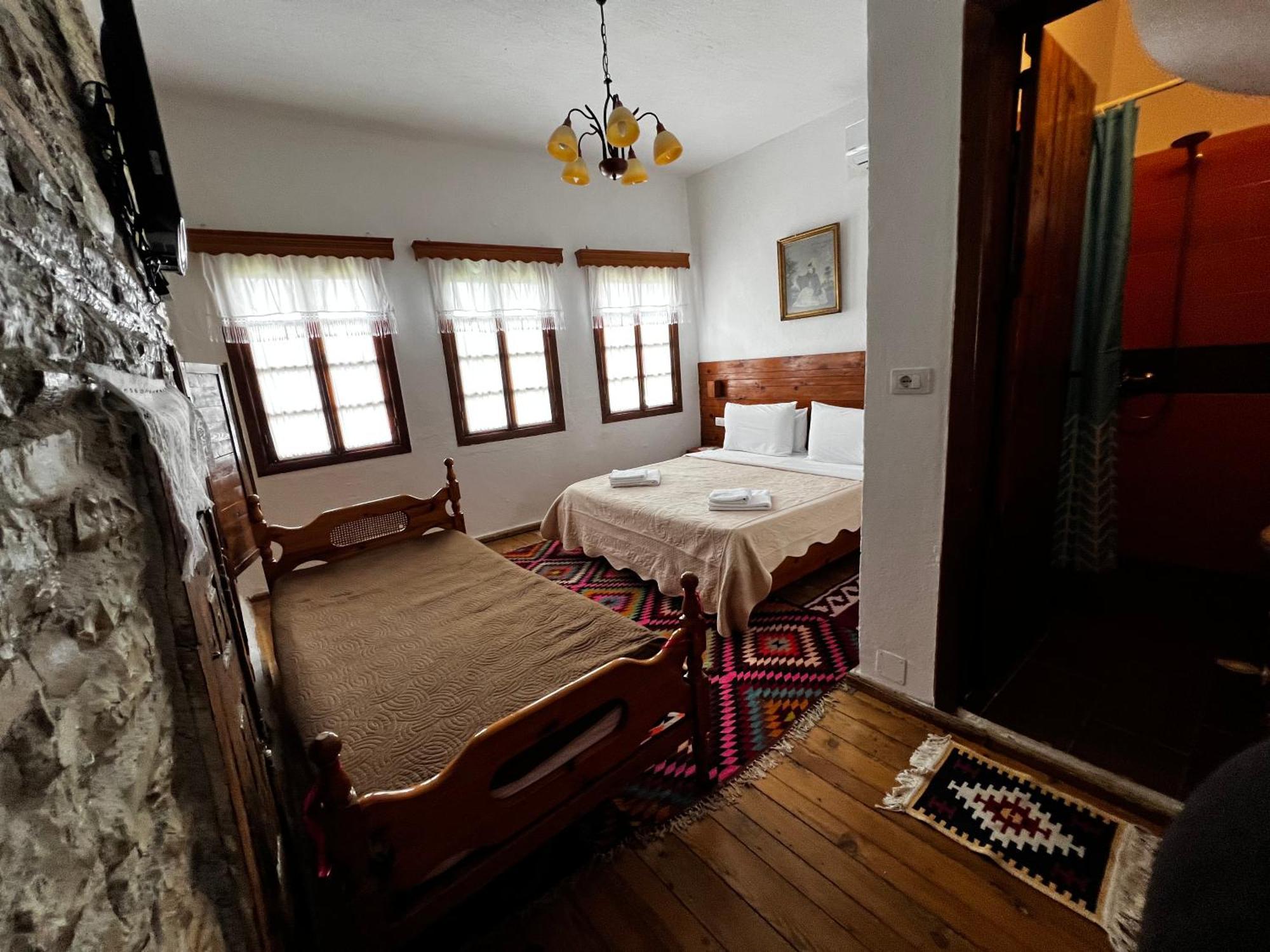Gjirokastër Guest House Salaria מראה חיצוני תמונה