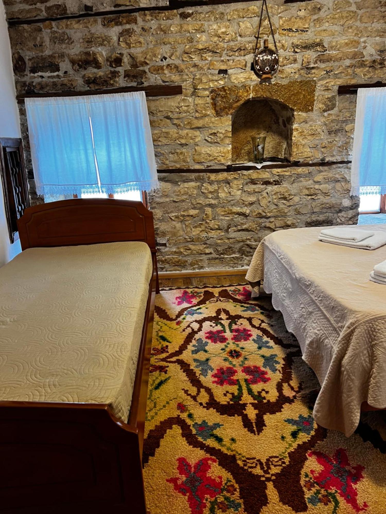 Gjirokastër Guest House Salaria מראה חיצוני תמונה