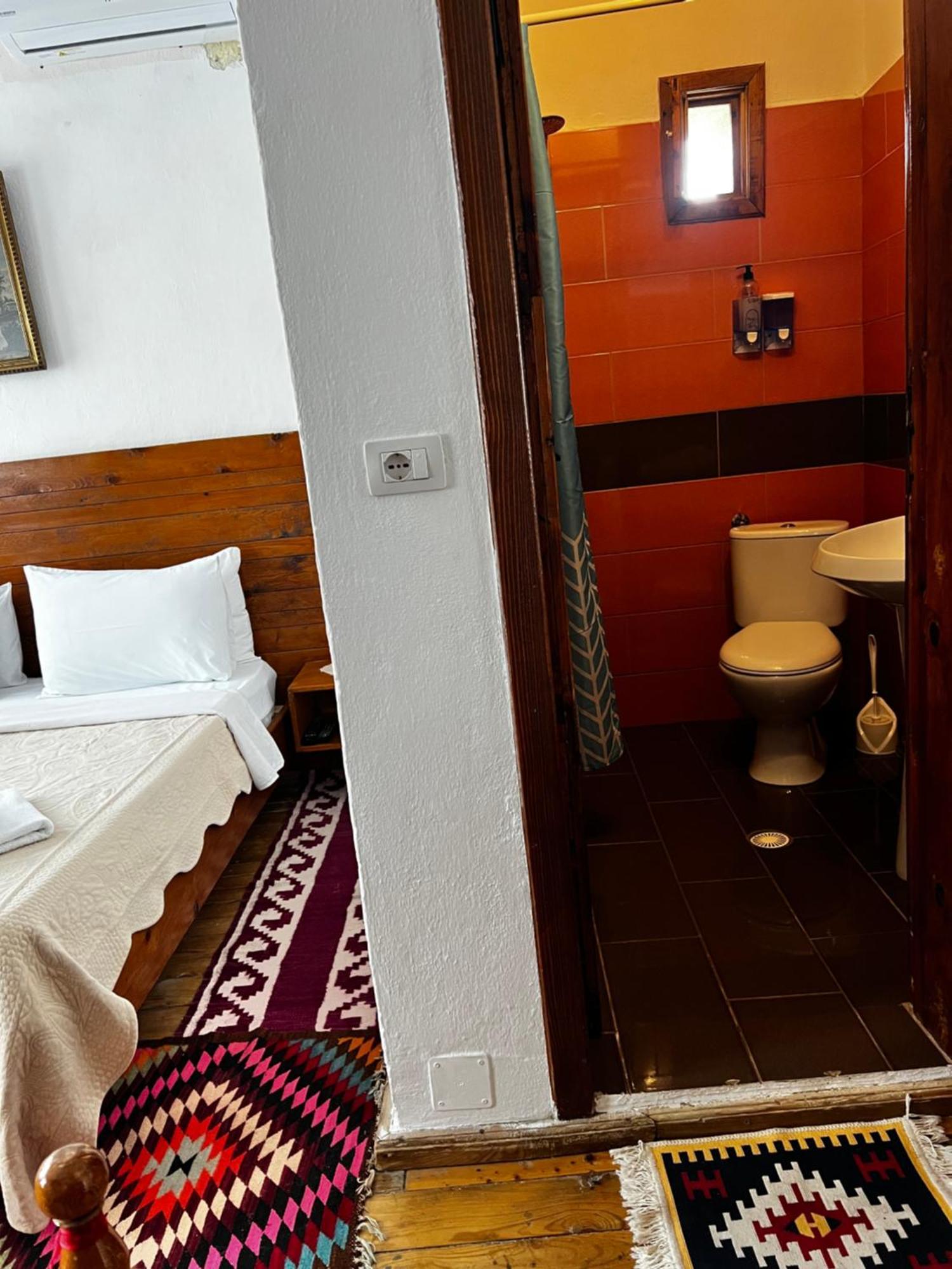 Gjirokastër Guest House Salaria מראה חיצוני תמונה