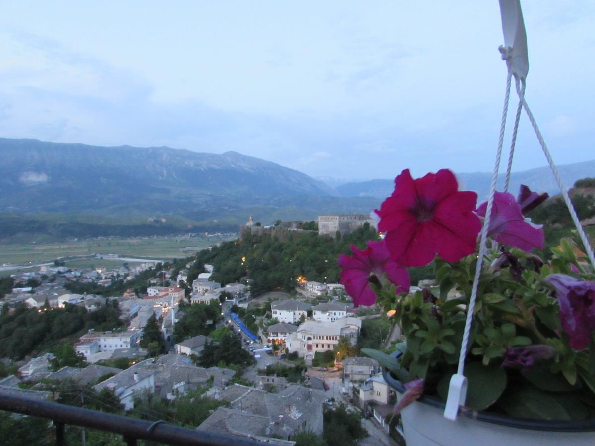 Gjirokastër Guest House Salaria מראה חיצוני תמונה